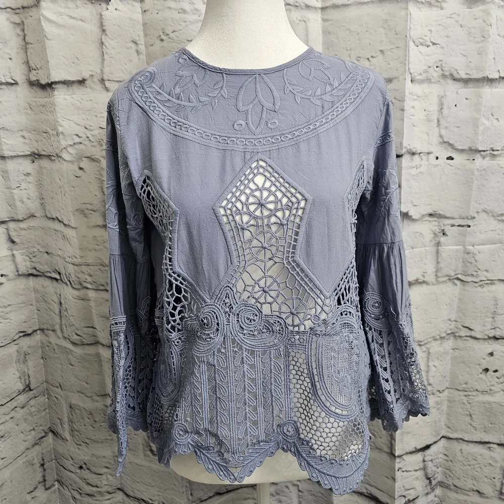 Altar’d state women Sz S crocheted lace bell sleeve 100% Cotton blouse top blue